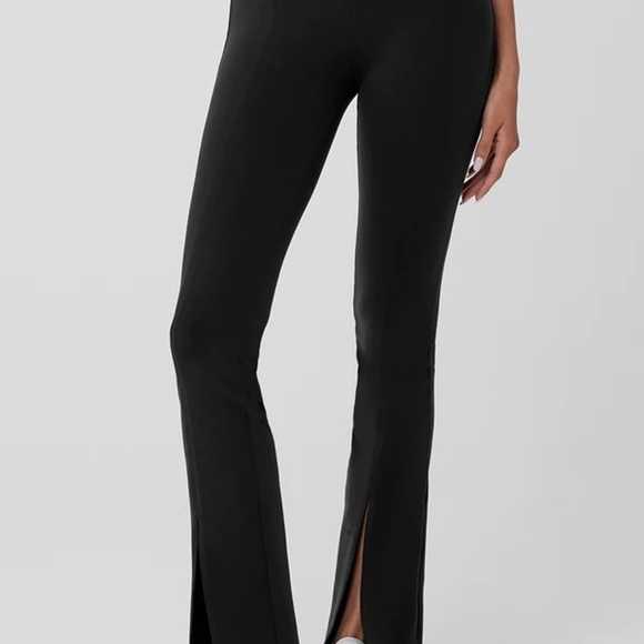Alo AIRBRUSH HIGH-WAIST FLUTTER LEGGING - Picture 1 of 5